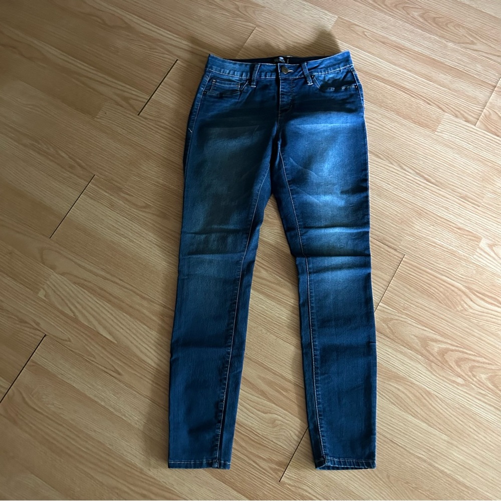 Royalty For Me Medium Wash Skinny Jeans Size 6